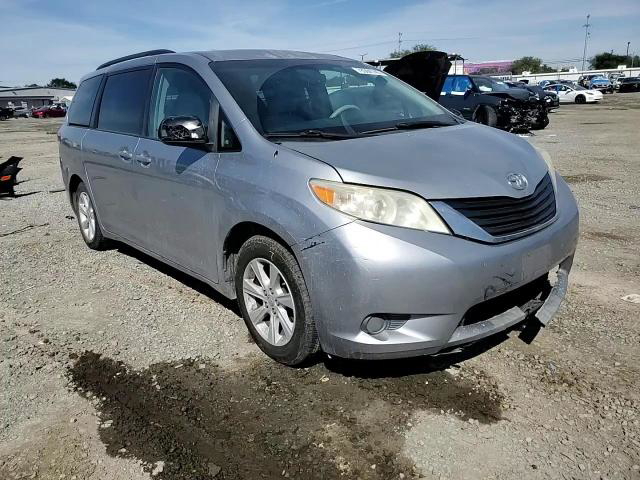 Toyota Sienna 2012