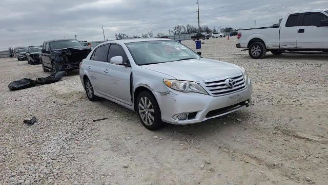 Toyota Avalon 2011
