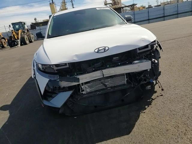 Hyundai  2025