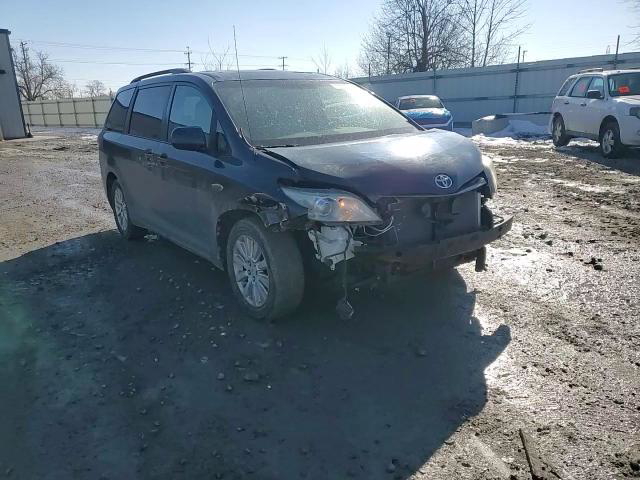 Toyota Sienna 2012