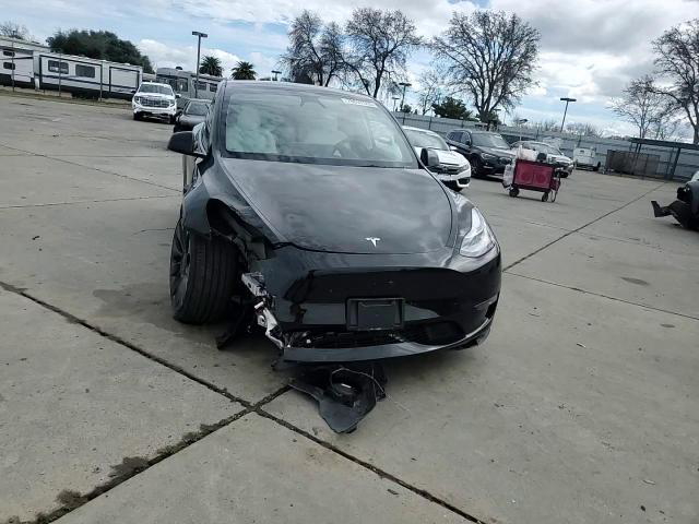 Tesla Model Y 2025