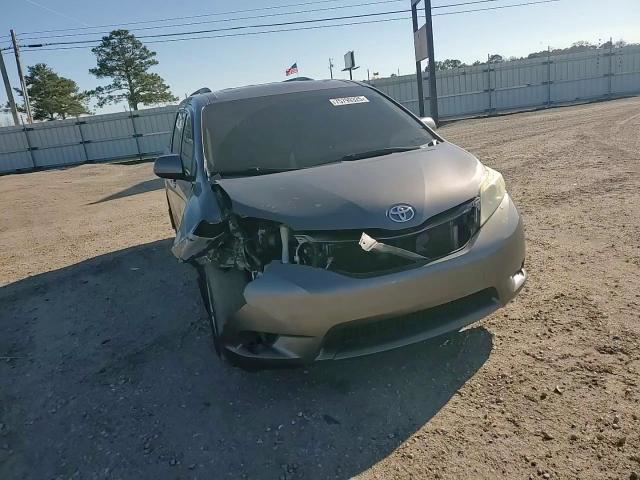 Toyota Sienna 2011