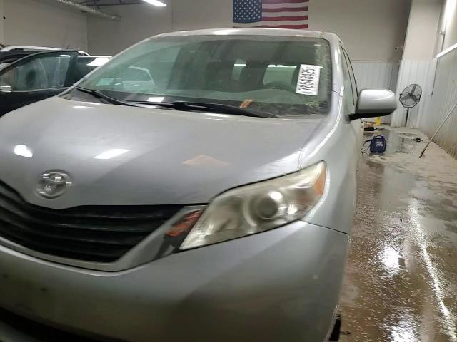 Toyota Sienna 2012