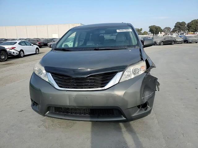 Toyota Sienna 2011