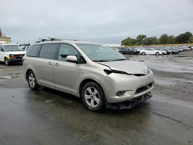 Toyota Sienna 2016