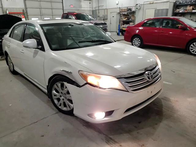 Toyota Avalon 2011