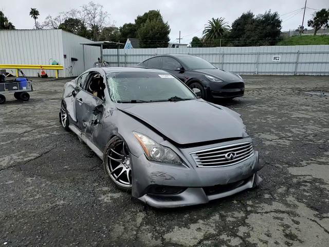Infiniti G 2011