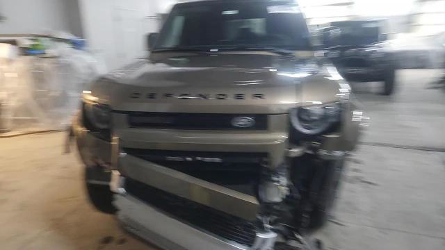 Land Rover Defender 2025