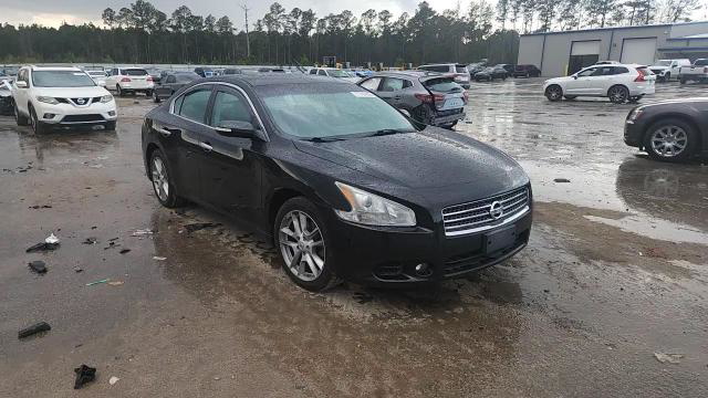 Nissan Maxima 2010