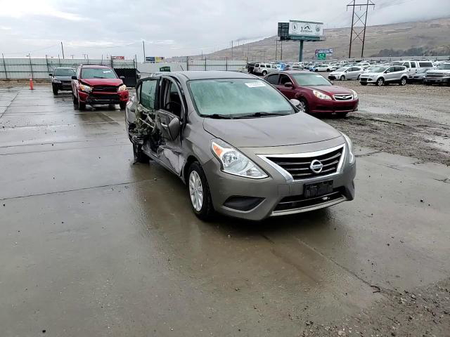 Nissan Versa 2016