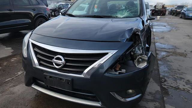 Nissan Versa 2015