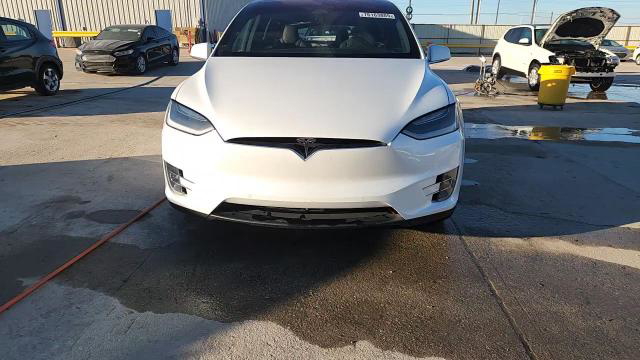 Tesla Model X 2019