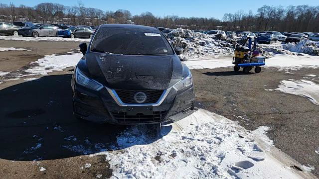 Nissan Versa 2021