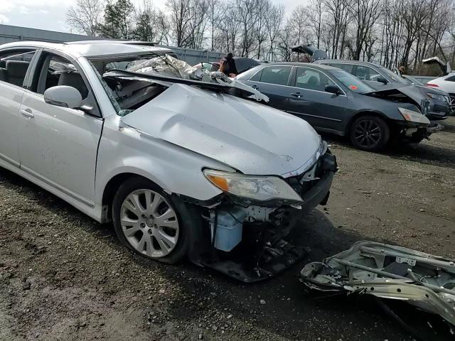 Toyota Avalon 2012