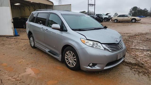 Toyota Sienna 2016