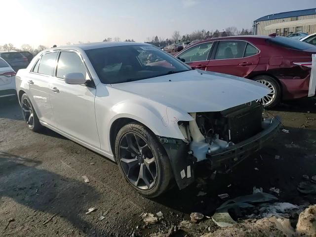 Chrysler 300 2021