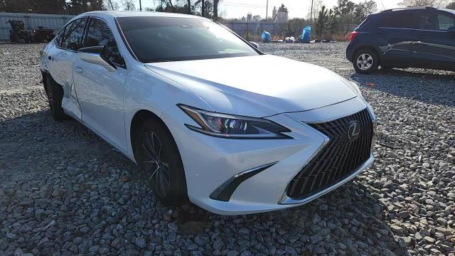 Lexus ES 2025