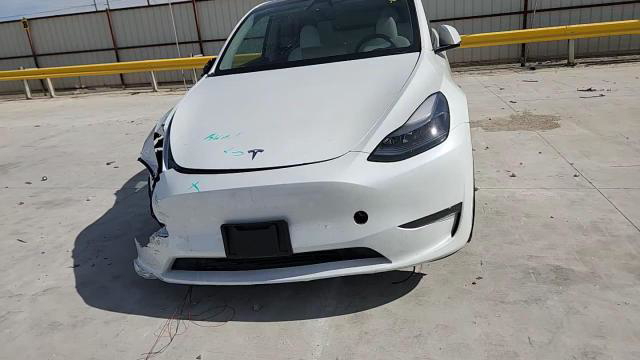 Tesla Model Y 2025