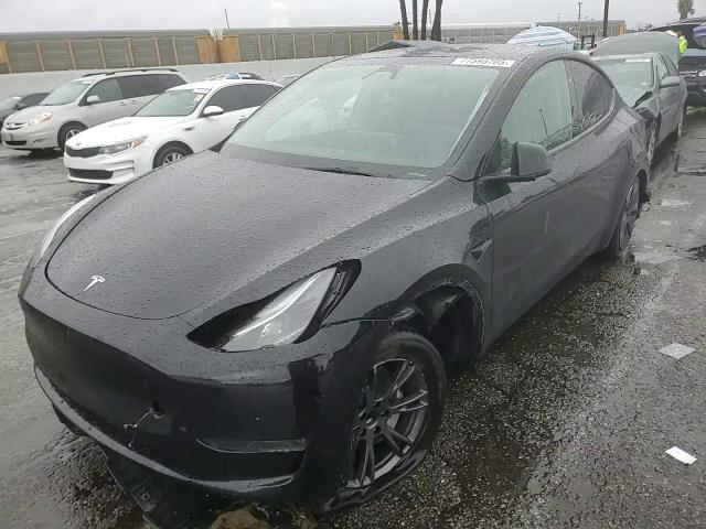 Tesla Model Y 2025