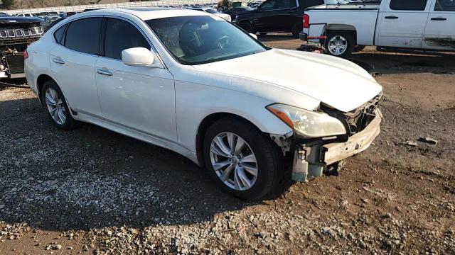 Infiniti M 2011