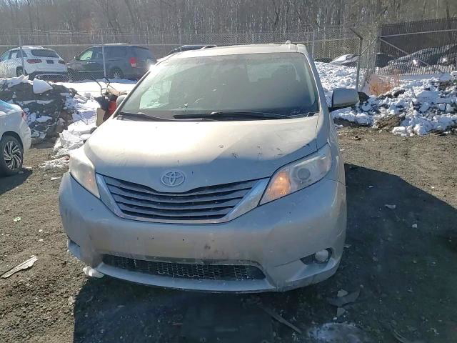 Toyota Sienna 2016
