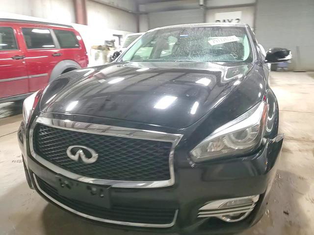 Infiniti Q70 2015