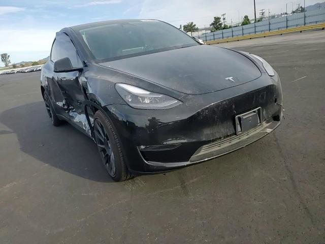 Tesla Model Y 2025