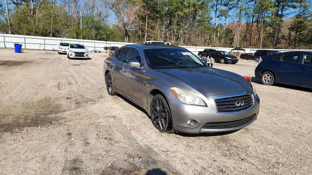 Infiniti M 2012