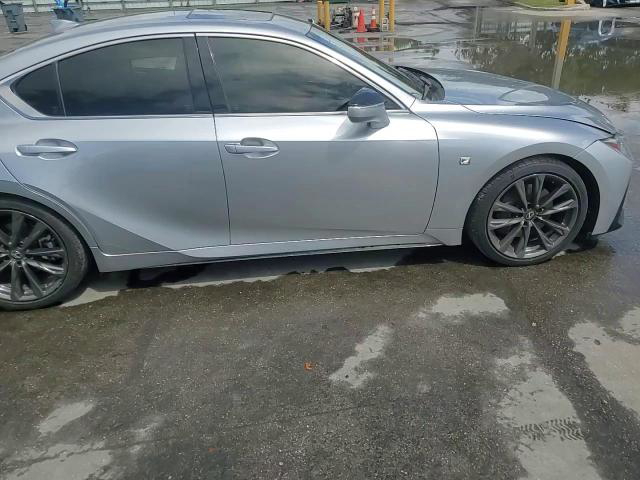 Lexus IS 2023