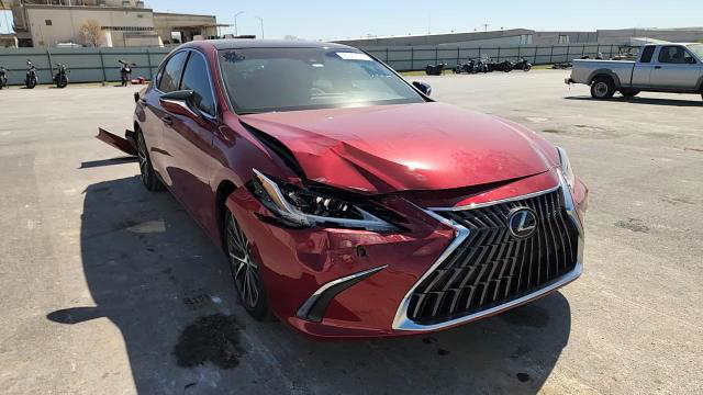 Lexus ES 2025