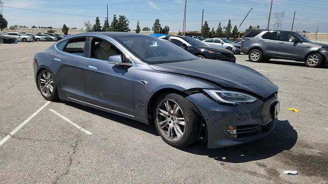 Tesla Model S 2020