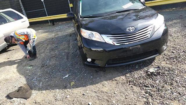 Toyota Sienna 2015