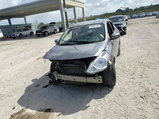 Nissan Versa 2016