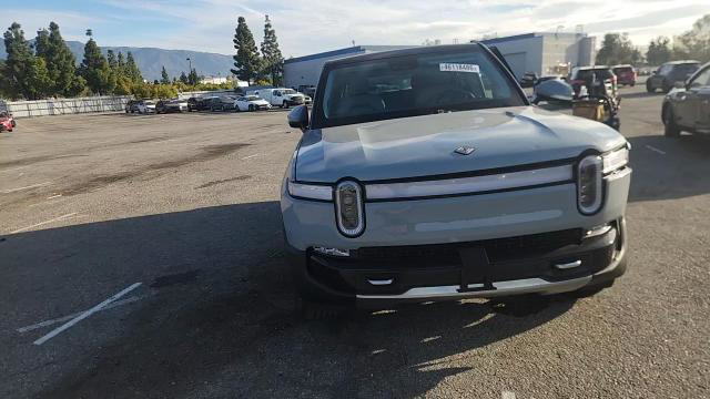 Rivian R1S 2023