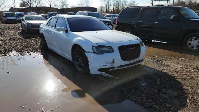 Chrysler 300 2021