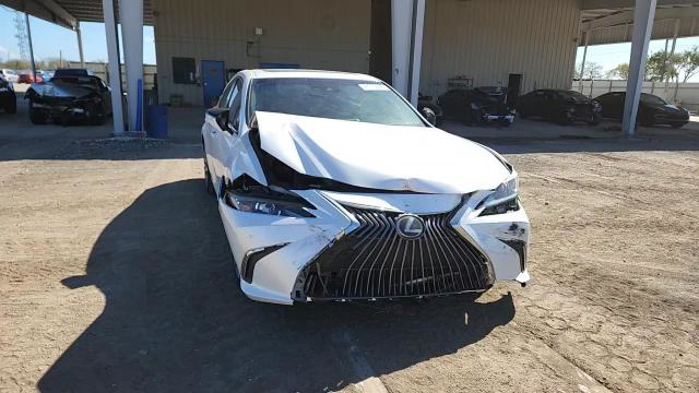 Lexus ES 2020