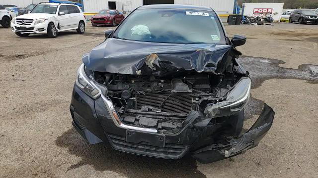 Nissan Versa 2021