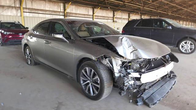Lexus ES 2021