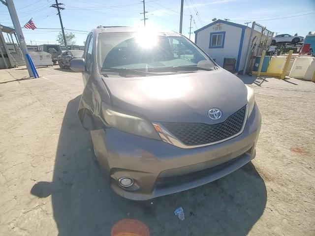 Toyota Sienna 2012