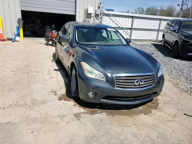 Infiniti M 2012