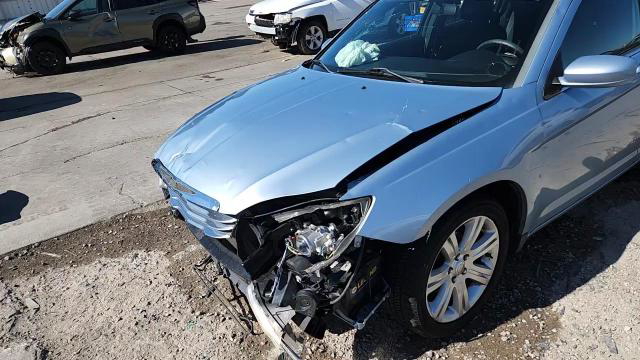 Chrysler 200 2012