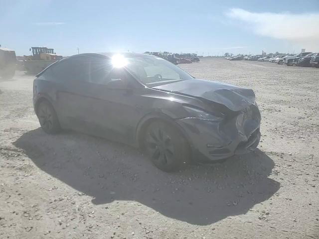 Tesla Model Y 2025
