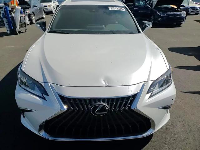 Lexus ES 2025