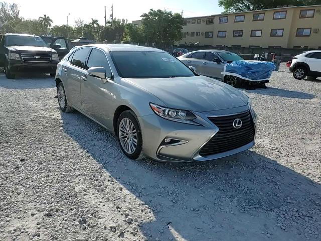 Lexus ES 2016