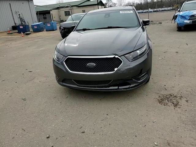 Ford Taurus 2019