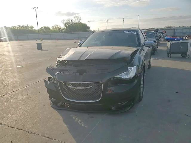 Chrysler 300 2017