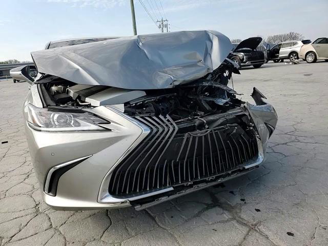 Lexus ES 2019