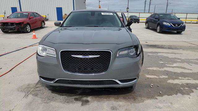 Chrysler 300 2019
