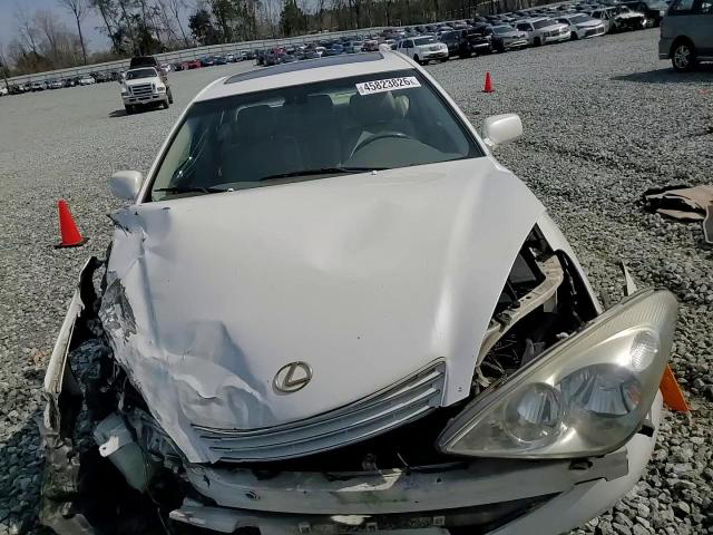 Lexus  2004