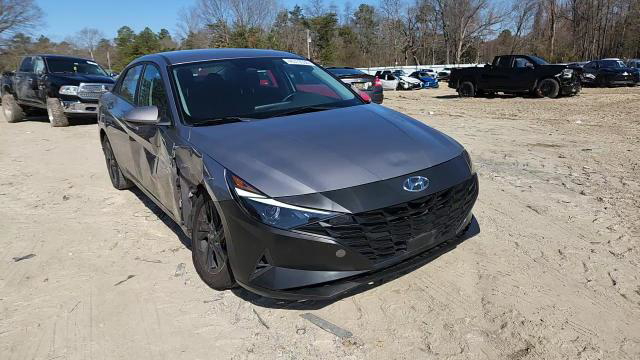 Hyundai Elantra 2022